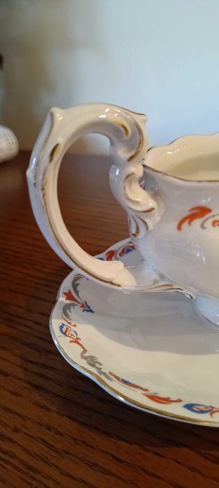 Przedwojenna sosjerka porcelana biała