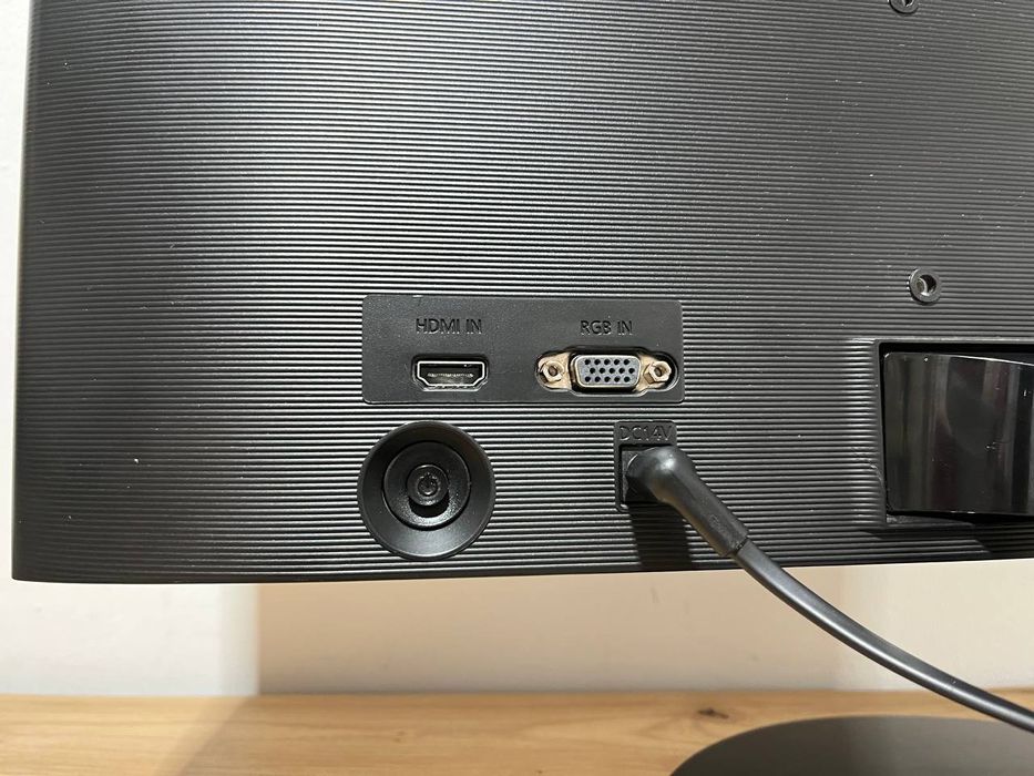 Монитор Samsung .  Full HD 1080p . HDMI