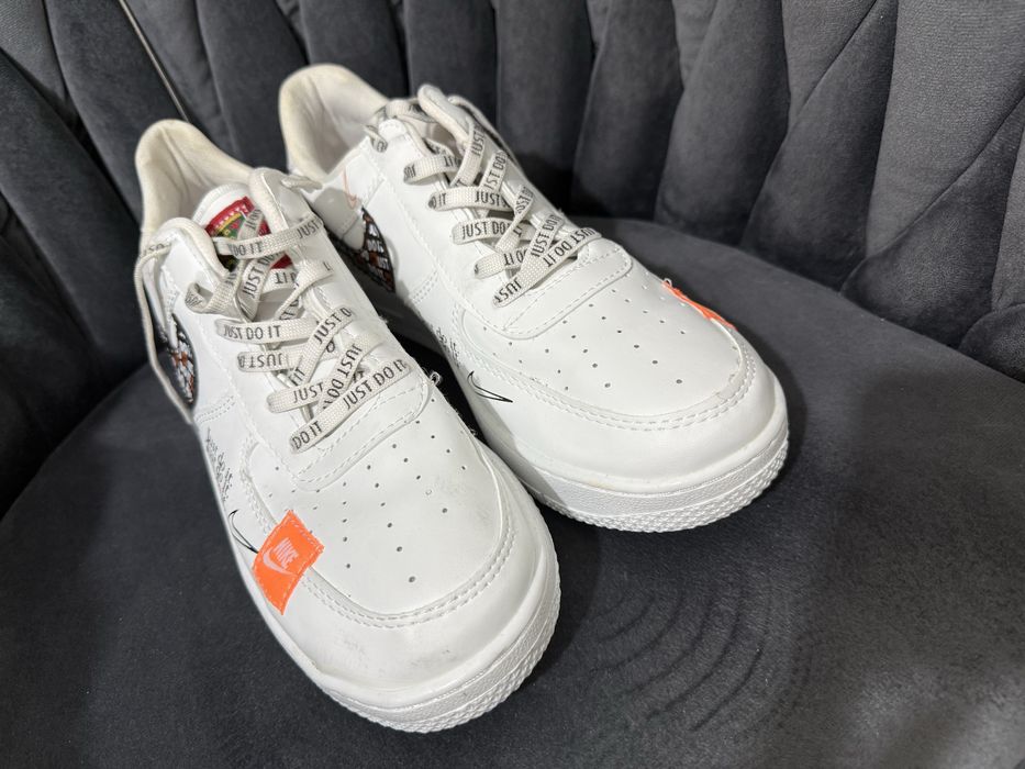 Buty meskie z napisami