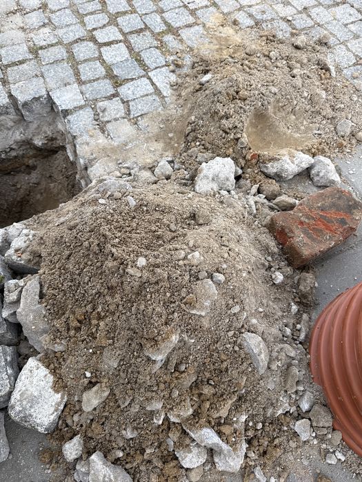 Oddam mieszanke cementu z piaskiem