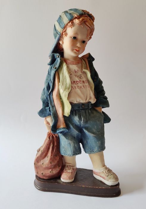 Estátua Boneco rapaz decorativo 27cm