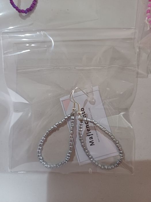 Brincos feitos à mão