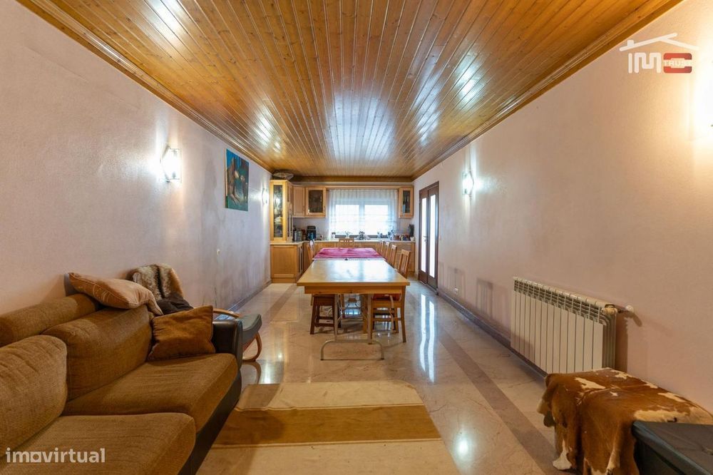 Moradia T4, Loureira