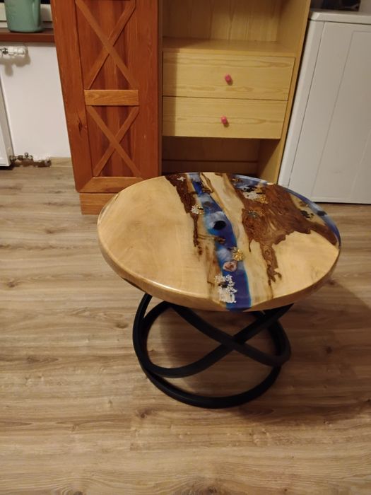 Okrągły stolik kawowy orzech i żywica