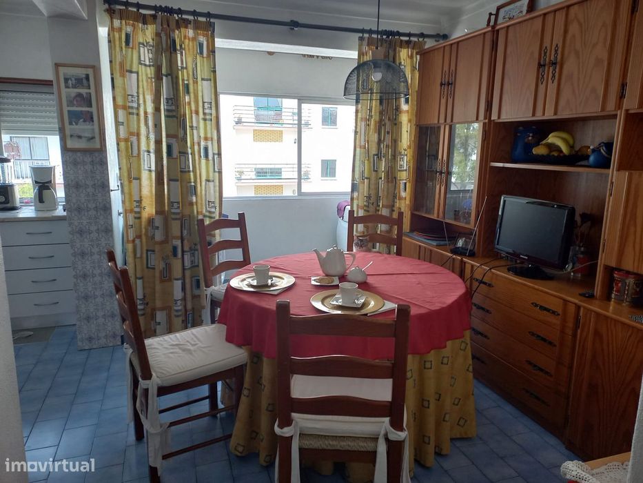 Apartamento T2 com 102 m², localizado na Guimarota, em Leiria.
