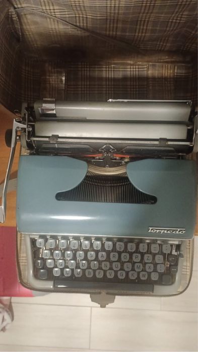 Vendo Maquina de Escrever Antiga