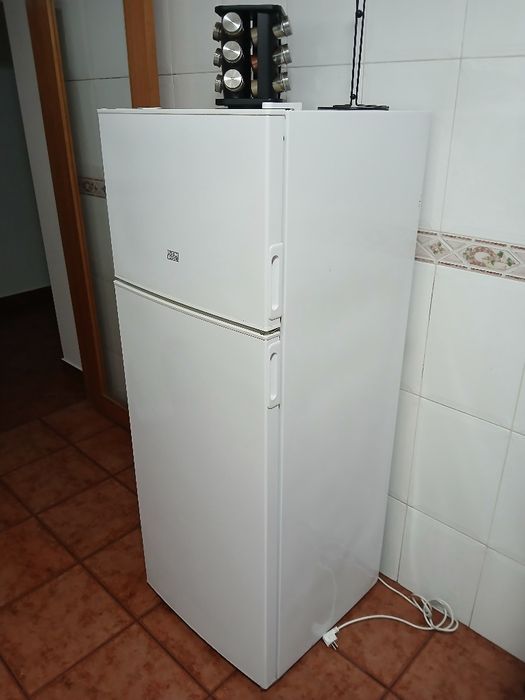 Frigorífico bem conservado