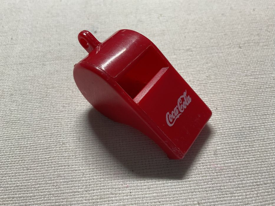 Apito antigo da marca Coca Cola em plástico