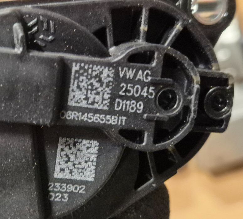 Nastawnik klap kolektora dolotowego Audi A4 B9 A5 Q5 06R145⁠655⁠B NOWE