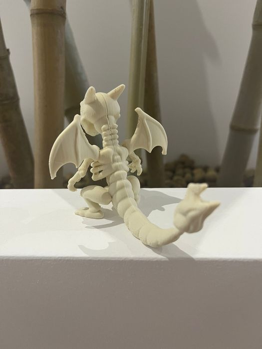 Figura Pokémon Charizard Esqueleto