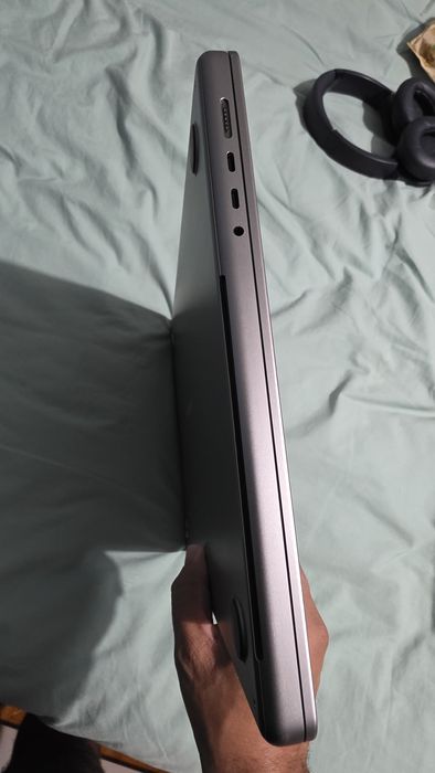 Macbook Pro 16" M1 MAX (32GPU) 64GB RAM, 4TB SSD