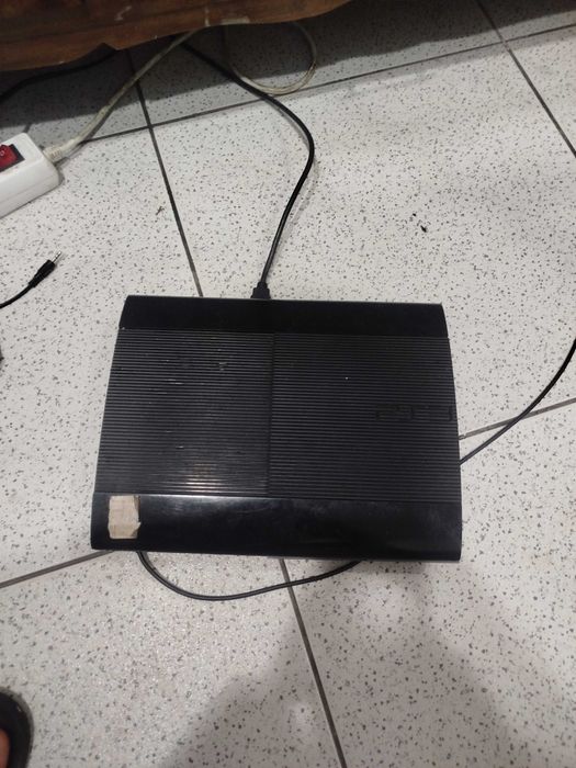 PS3 semi nova desbloqueada com vários jogos