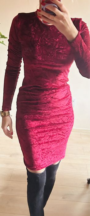 Welurowa czerwona sukienka mini obcisła na święta Boże narodzenie