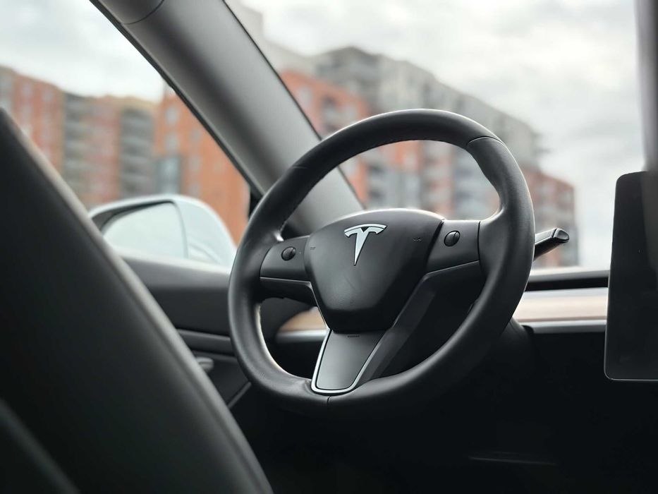 Tesla Model 3      2018