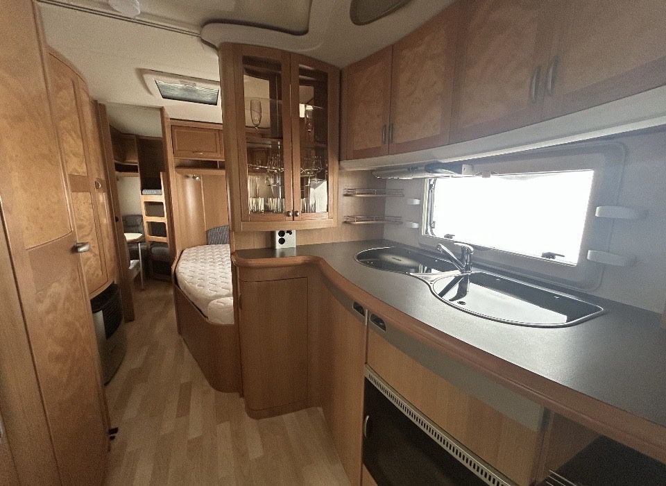 Hobby 650 KMFe, 2007r, piętrowe łóżka