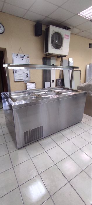 Вітрина для салатів та соління