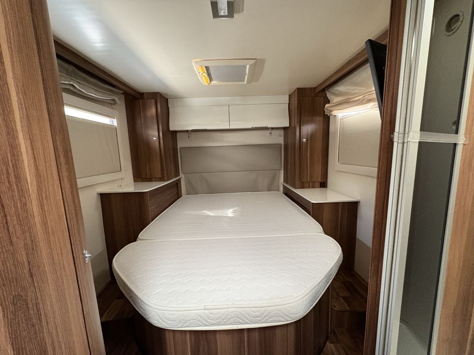 autocaravana roller team cama central