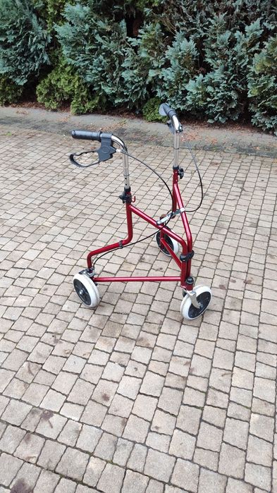 Balkonik, chodzik, rollator.