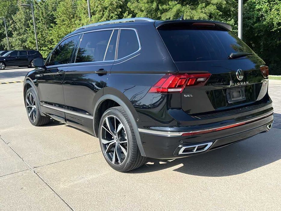 Volkswagen Tiguan SEL R-Line 4Motion      2024