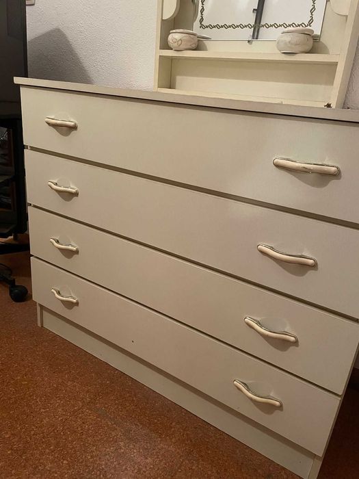 Cómoda Vanity Branco em Ótimo Estado com Gavetas de Abertura Suave