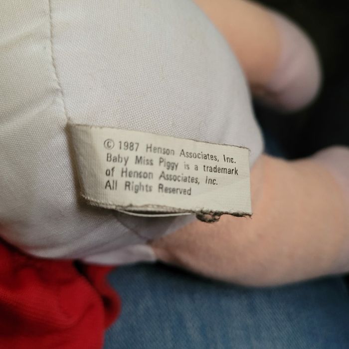 Maskotka Baby Miss Piggy Henson Associates
