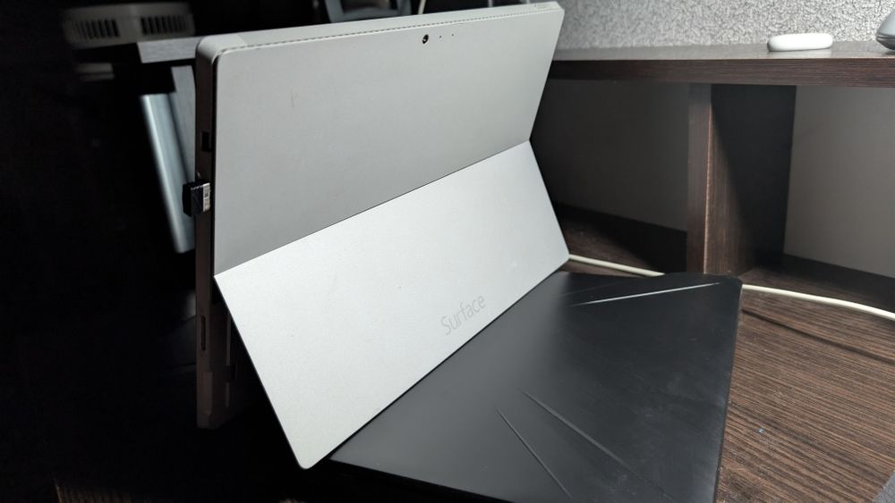 Microsoft Surface Pro 3 i5 4/128 битый