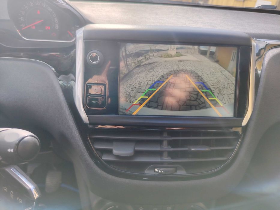 Peugeot 208 1.4 HDi com Carplay android auto e Câmara Traseira