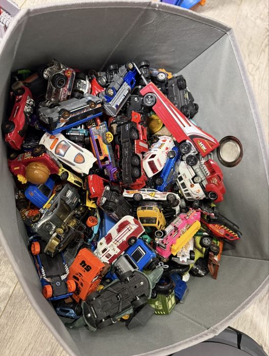 Hot Wheels оригінал — до 200х машинок, уся коробка