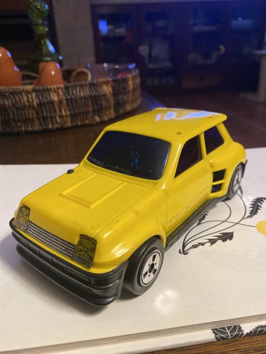 Renault 5 Maxi Turbo. Made in France. Modelo a fricção. Anos 80