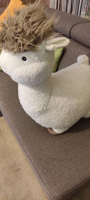 Leżaczek i owieczka zabawka