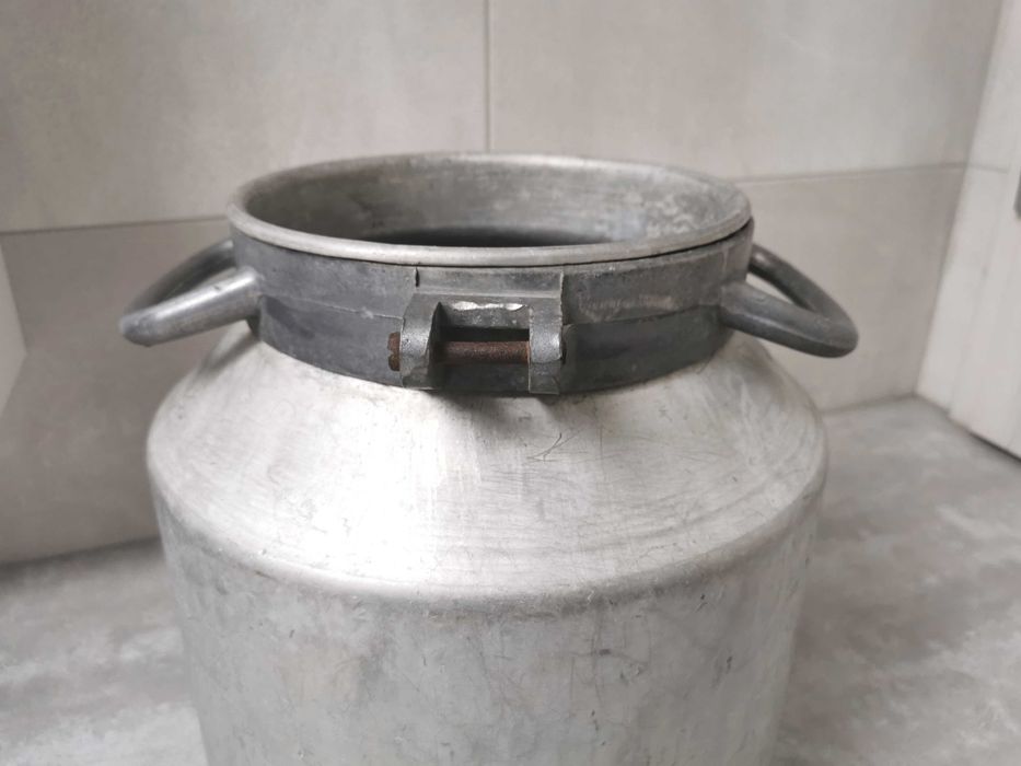 Vintage duża aluminiowa kanka konwia na mleko, donica na kwiaty