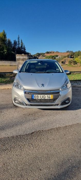 Carro Peugeot 208