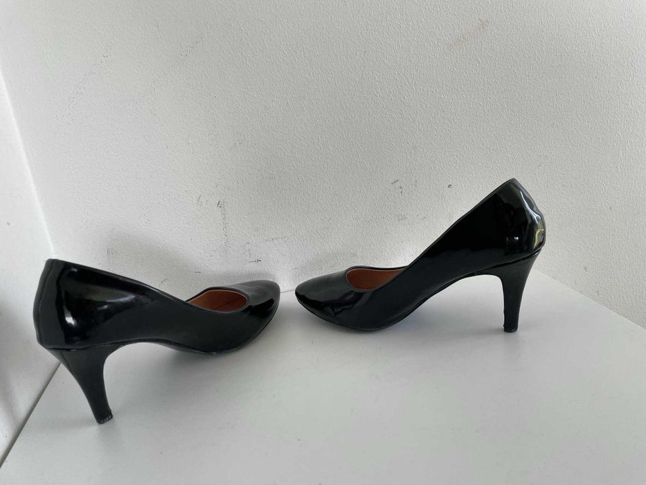 small swan buty czarne szpili lakierowane 38