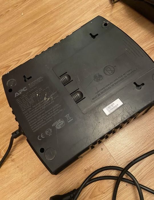 Безперебійник ІБП APC Back-UPS ES 700