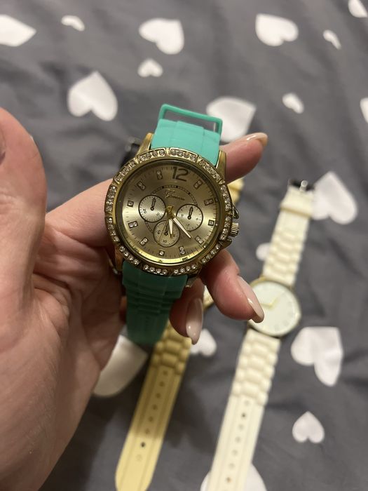 Наручные женские часы