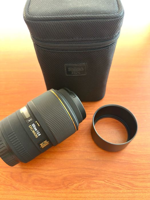 Canon EF. Sigma 105mm f/2.8 EX DG Macro