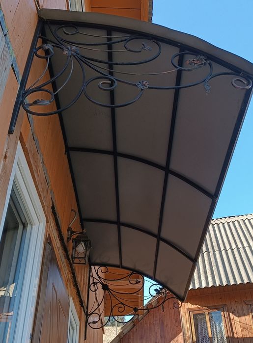 Дашок на вхідні двері.