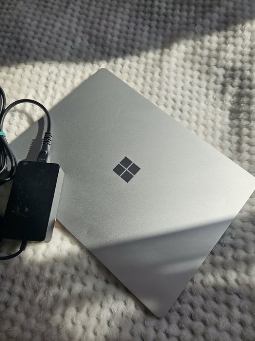 Microsoft Surface Laptop Go | Stan bdb | Sporadyczna usterka | Zasilacz