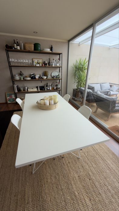 Mesa de jantar/cozinha/escritório branca de design
