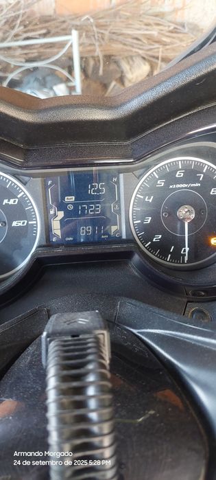 Vende  yamaha xmax 300