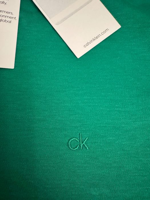 Продам шикарну  футболку/поло Calvin Klein,висока якість.Нова!