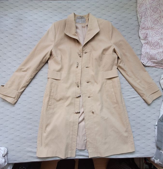 Beżowy płaszcz r. 42