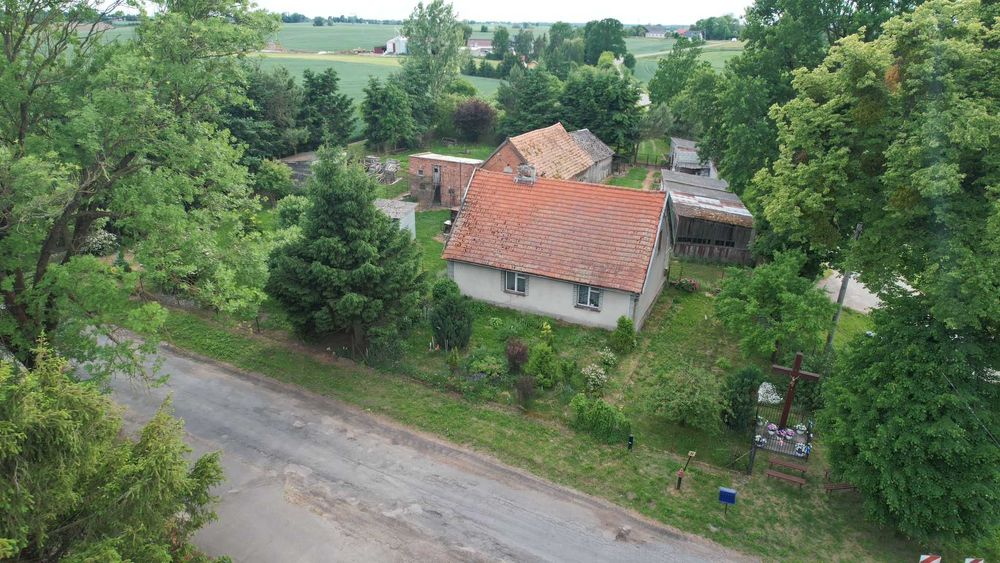 siedlisko na sprzedaż w Nogacie - dom i budynki gospodarcze w malowniczej okolicy