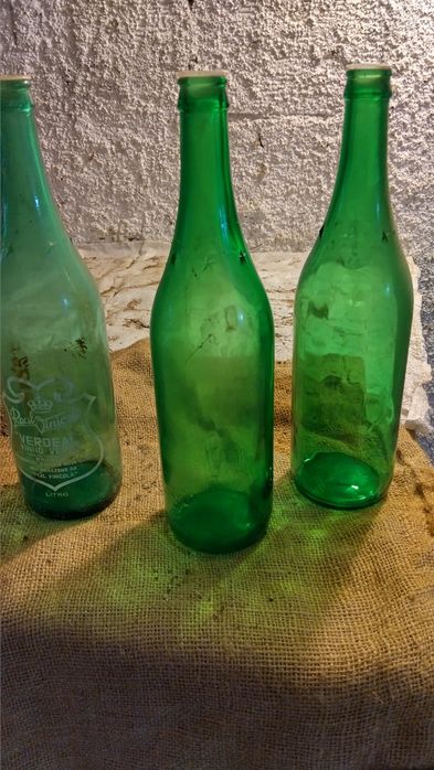 400 garrafas de vinho vazias