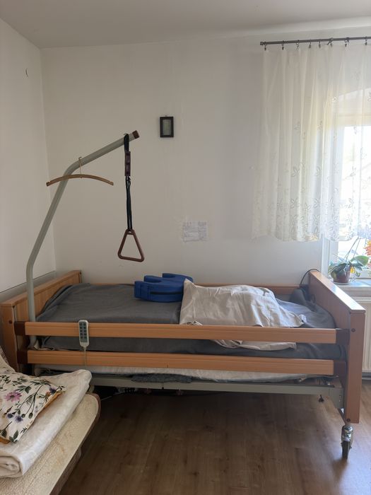 Łóżko opieki domowej + materac na odleżyny
