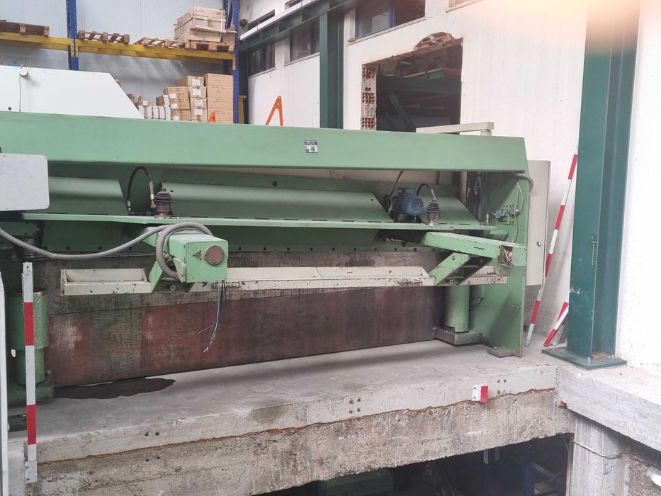 Guilhotina GUIFIL 3mt x 8mm em estado novo