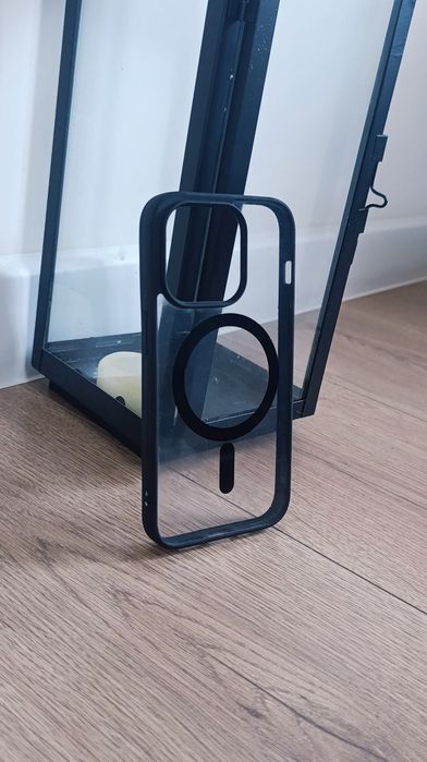 Etui Iphone 14 pro przeźroczyste z czarnym MagSafe