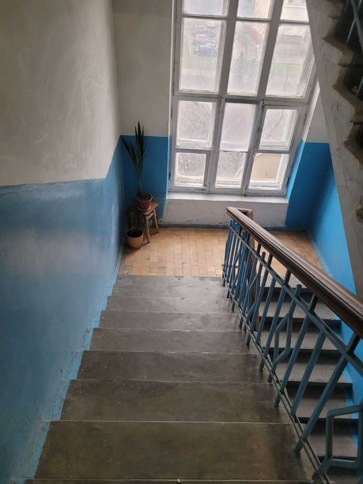 Продам 2к Подільський р-н вул Межигірська буд 37