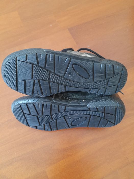 Botas novas em pele n° 33