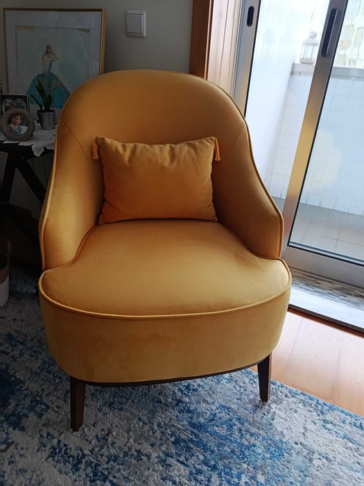 2 cadeirões veludo amarelo ouro